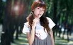 小孩子桶他的妈妈